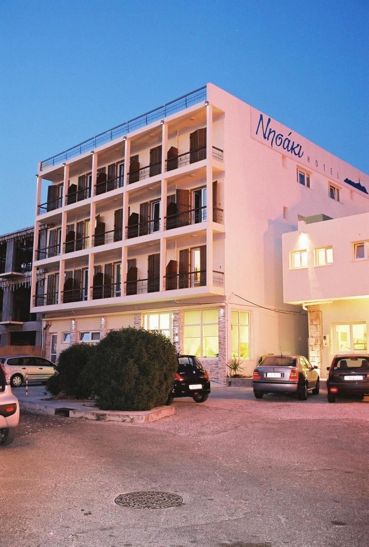 Nisaki Hotel & Elite Suites Ермополи Екстериор снимка