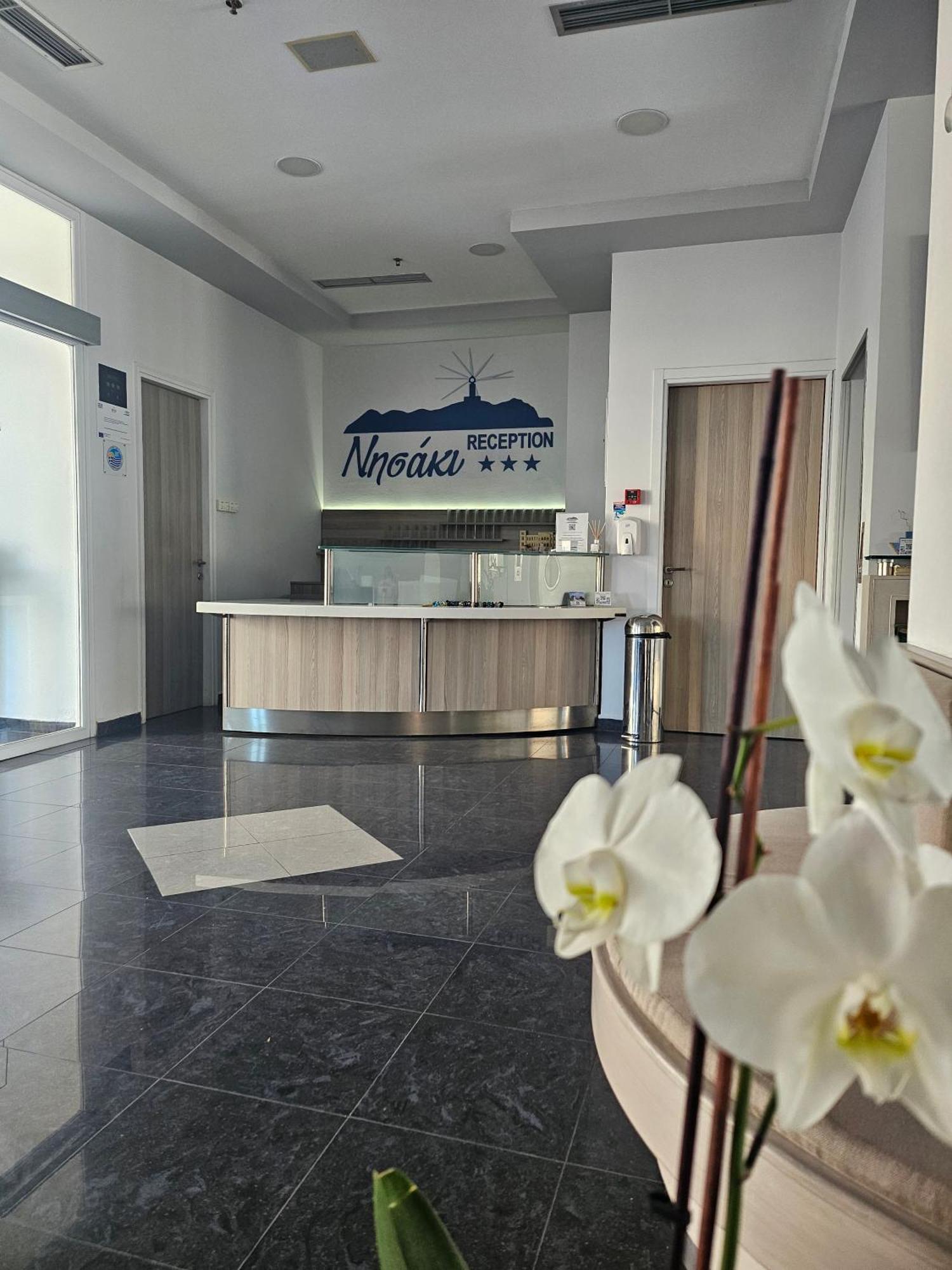 Nisaki Hotel & Elite Suites Ермополи Екстериор снимка